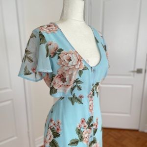 Forever 21 Floral Blue Scoop Neck Flutter T-Shirt Sleeve Dress with Open Back